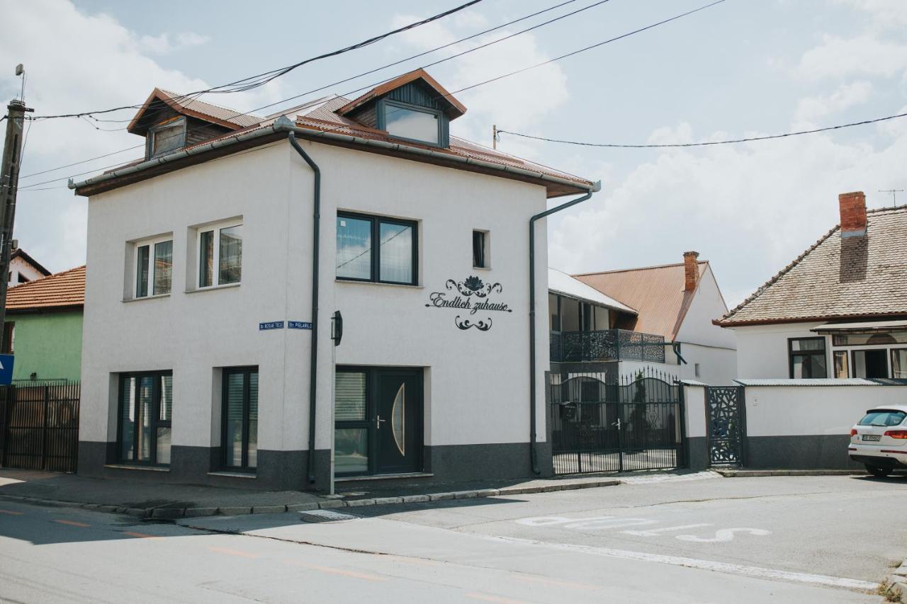 Endlich Zuhause Hotel Nagyszeben Kültér fotó